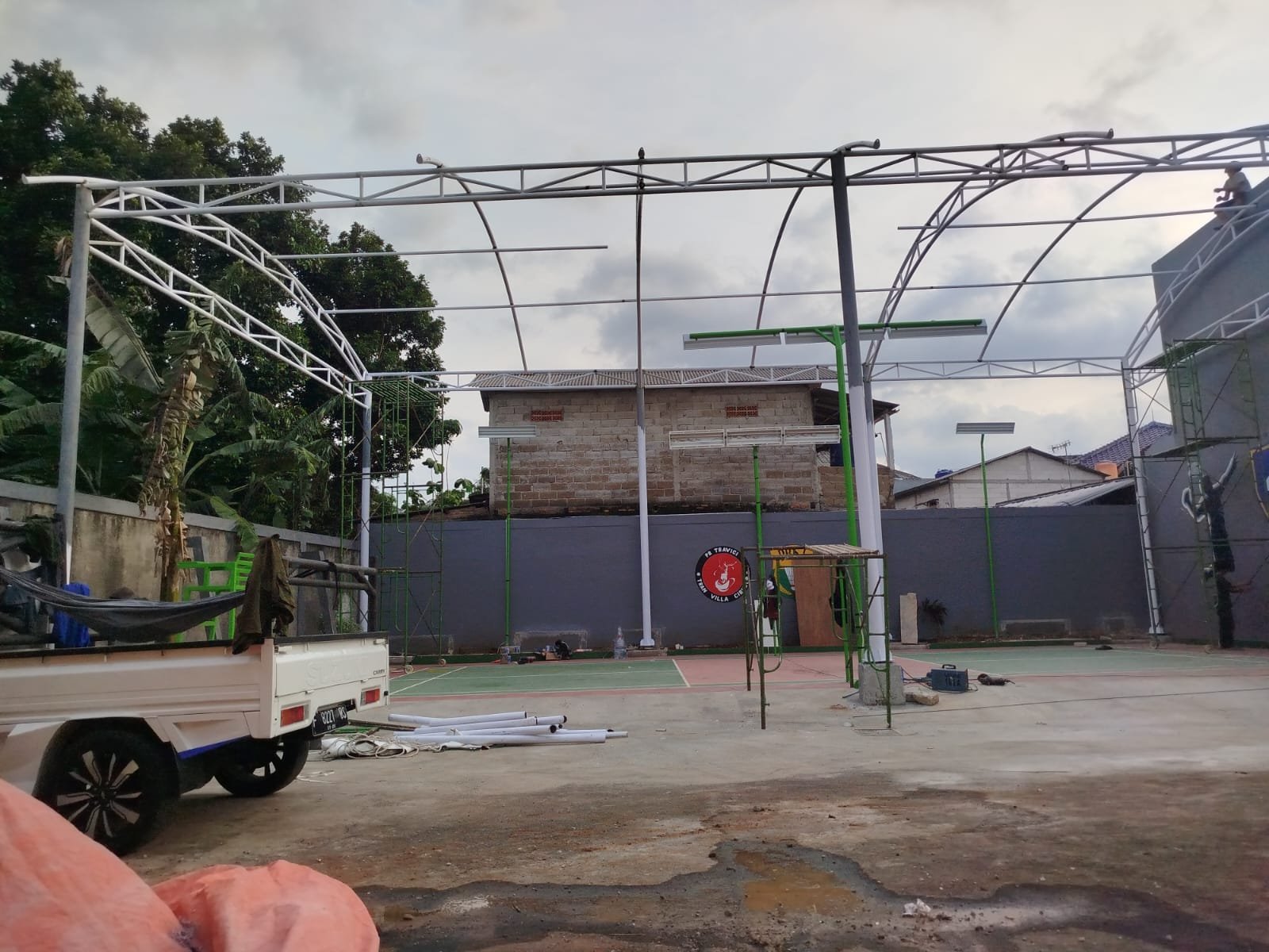 Proses Pemasangan Rangka Kanopi Membrane Lapangan